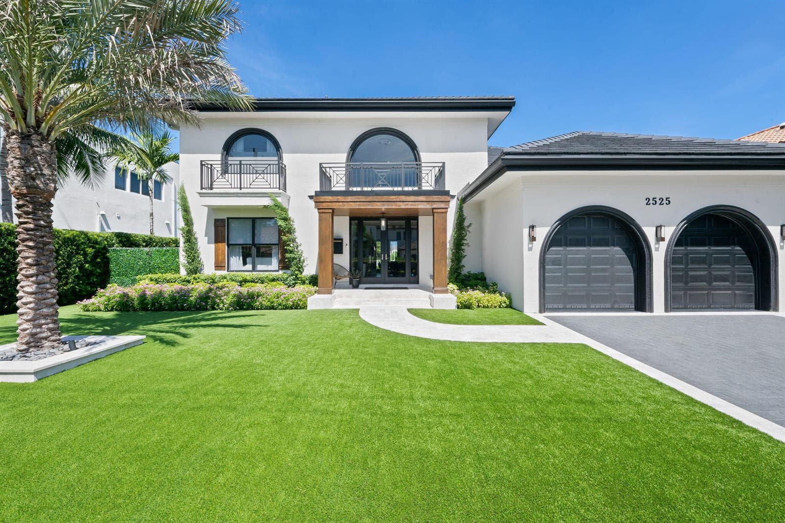 2525 Sea Island Dr