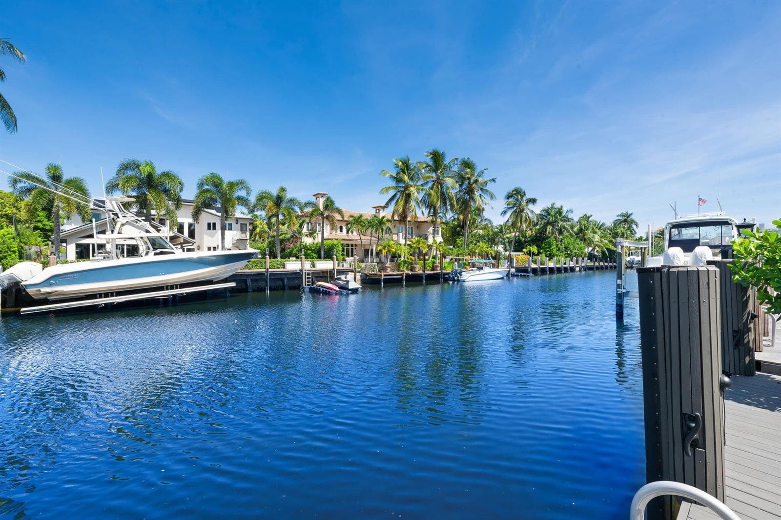 2525 Sea Island Dr