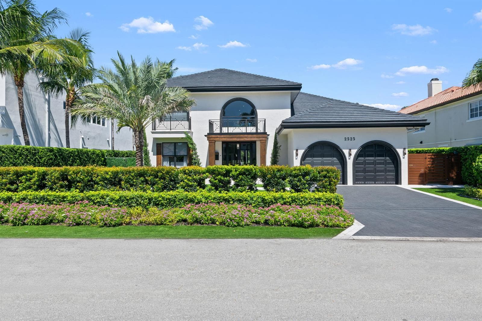 2525 Sea Island Dr