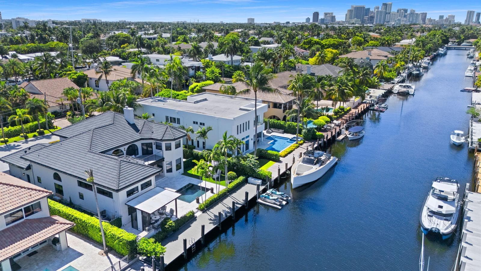 2525 Sea Island Dr