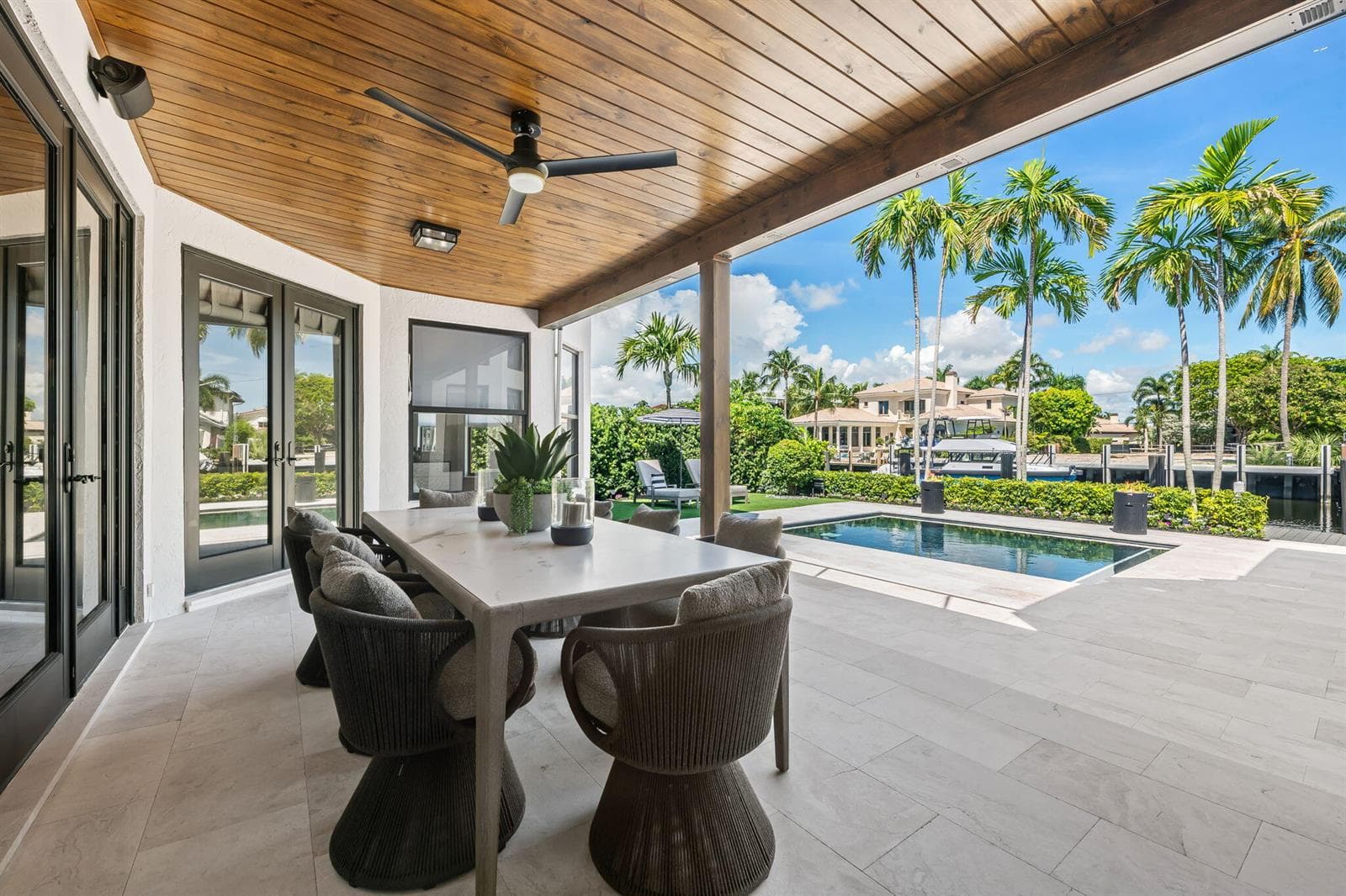 2525 Sea Island Dr
