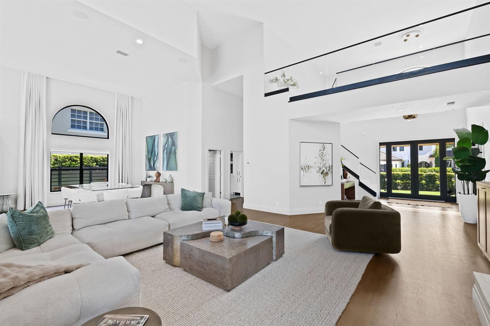 2525 Sea Island Dr
