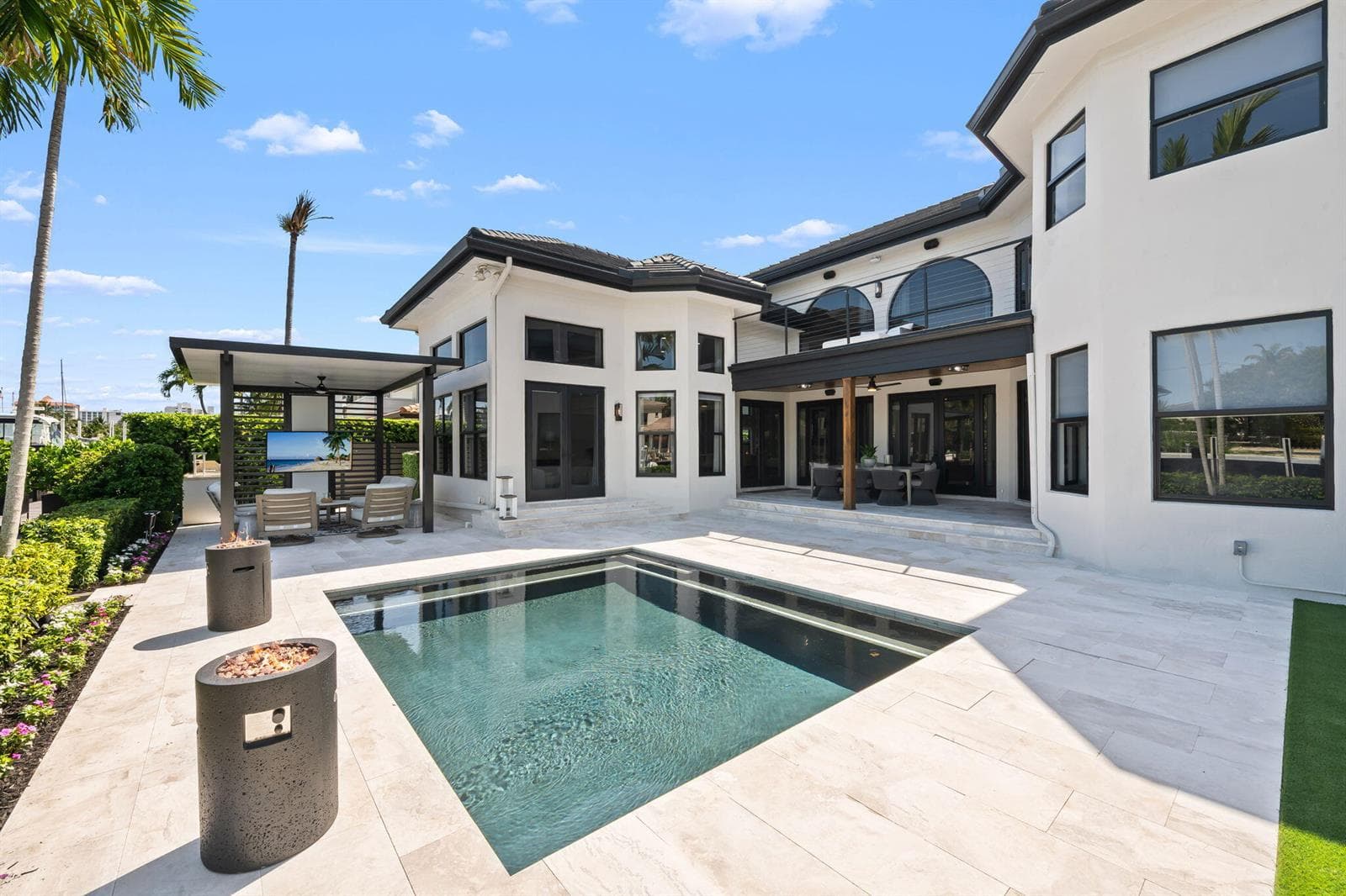 2525 Sea Island Dr