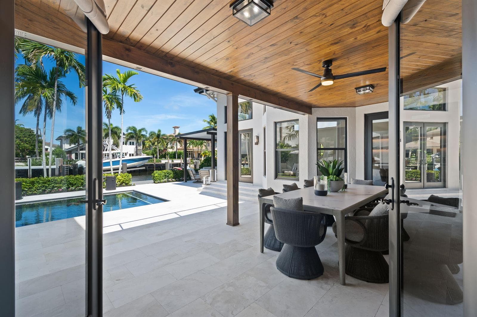 2525 Sea Island Dr