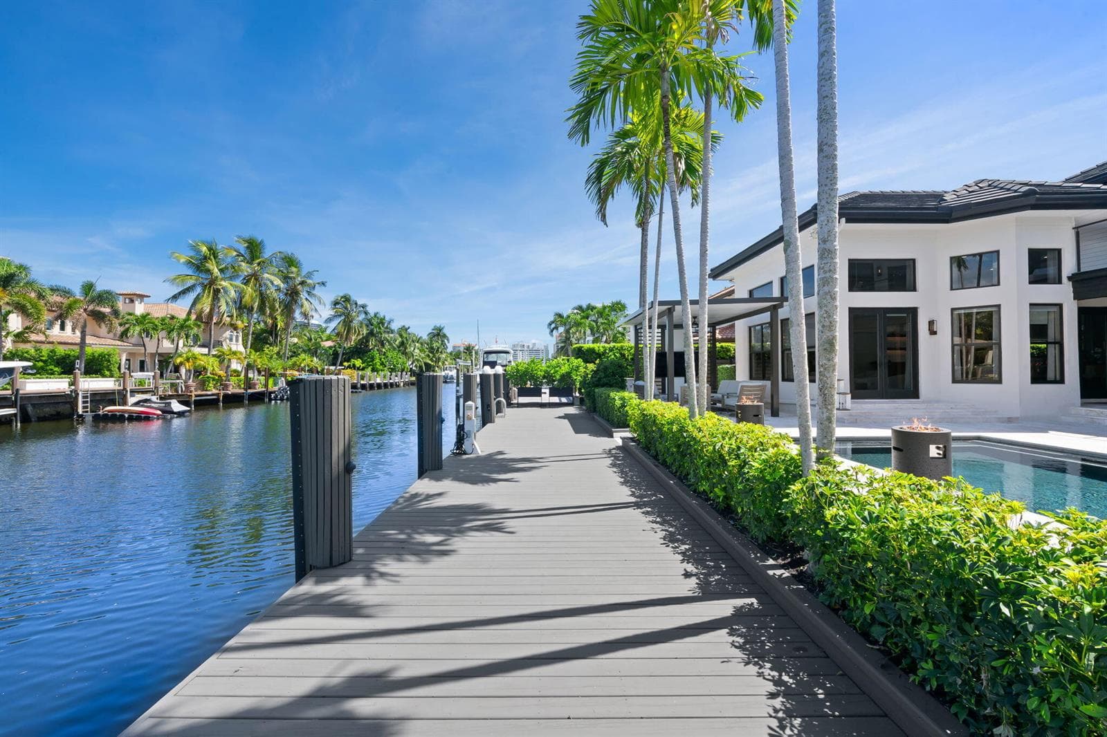 2525 Sea Island Dr