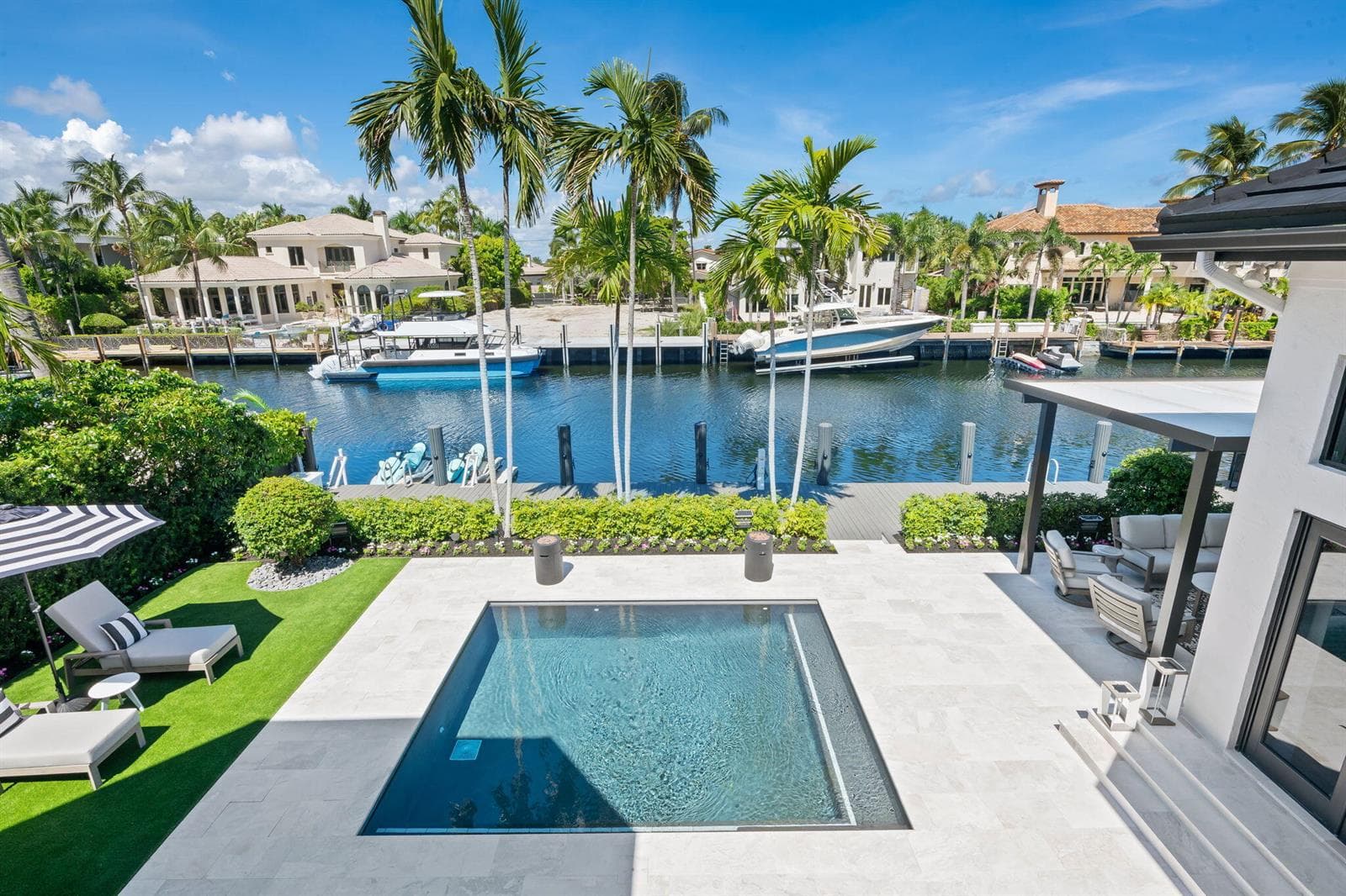 2525 Sea Island Dr