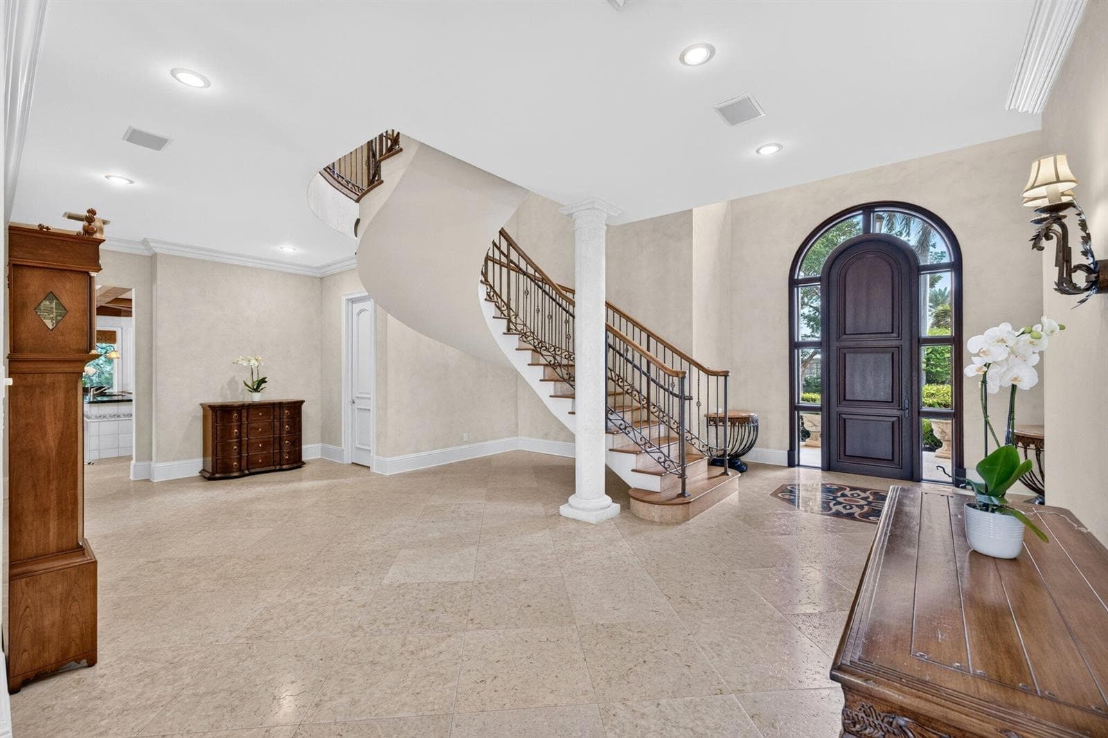 67 Royal Palm Dr