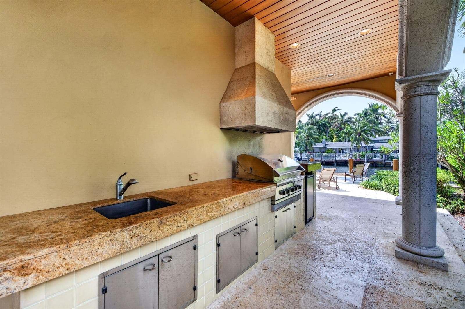 67 Royal Palm Dr