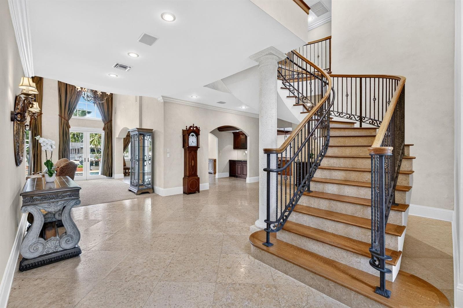 67 Royal Palm Dr