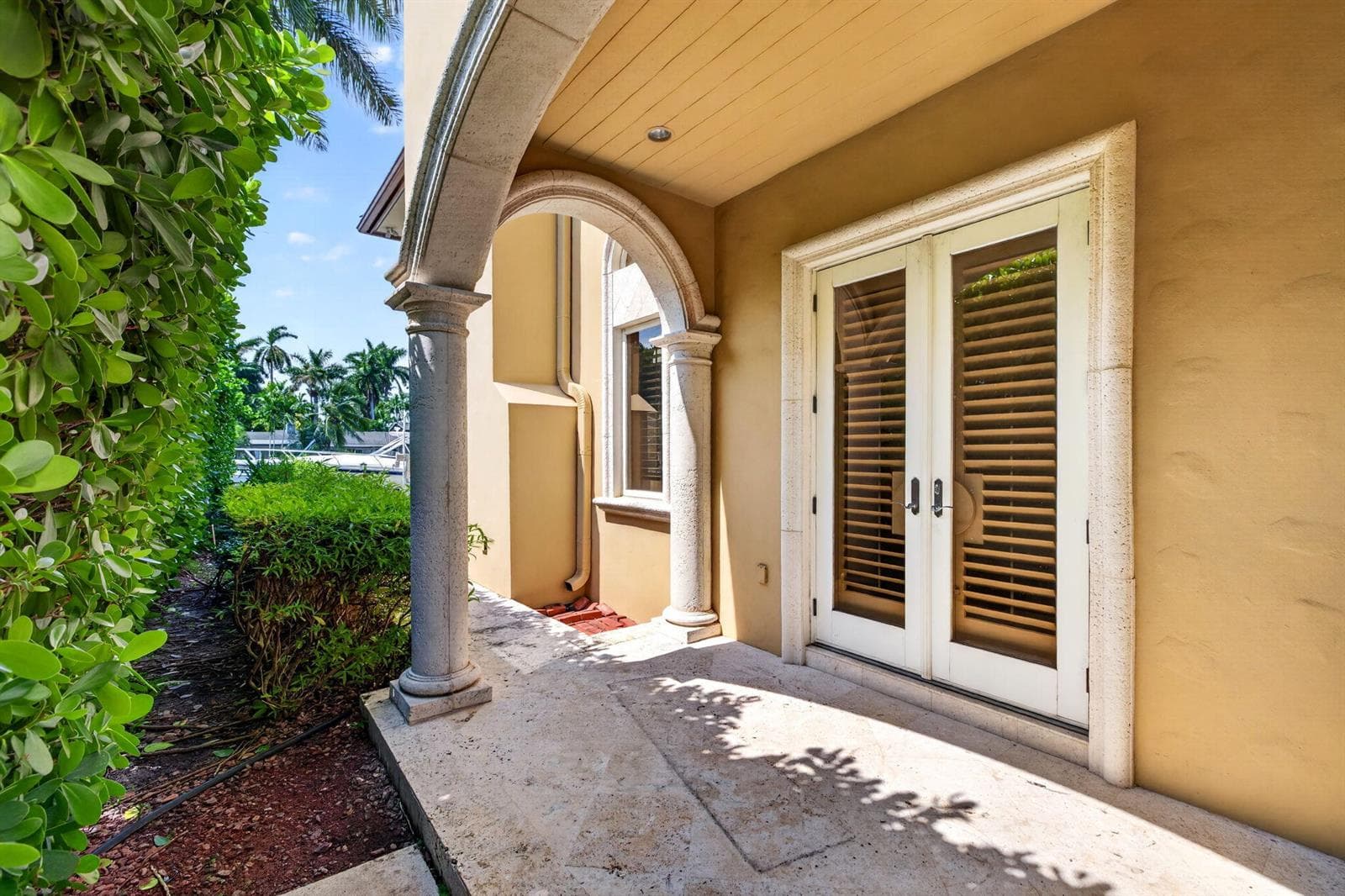 67 Royal Palm Dr