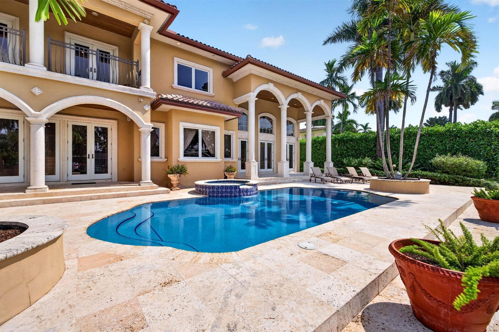 67 Royal Palm Dr