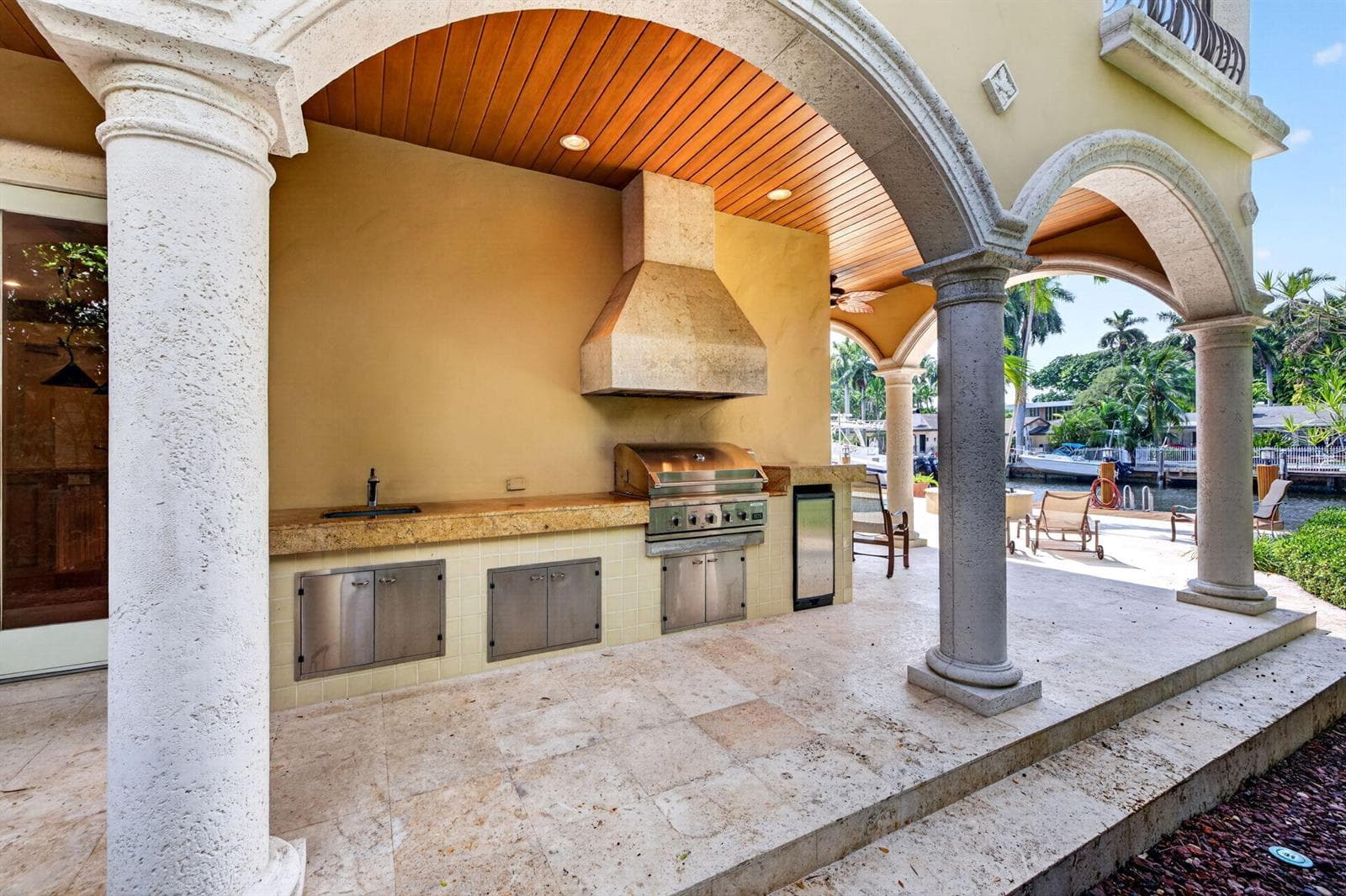67 Royal Palm Dr