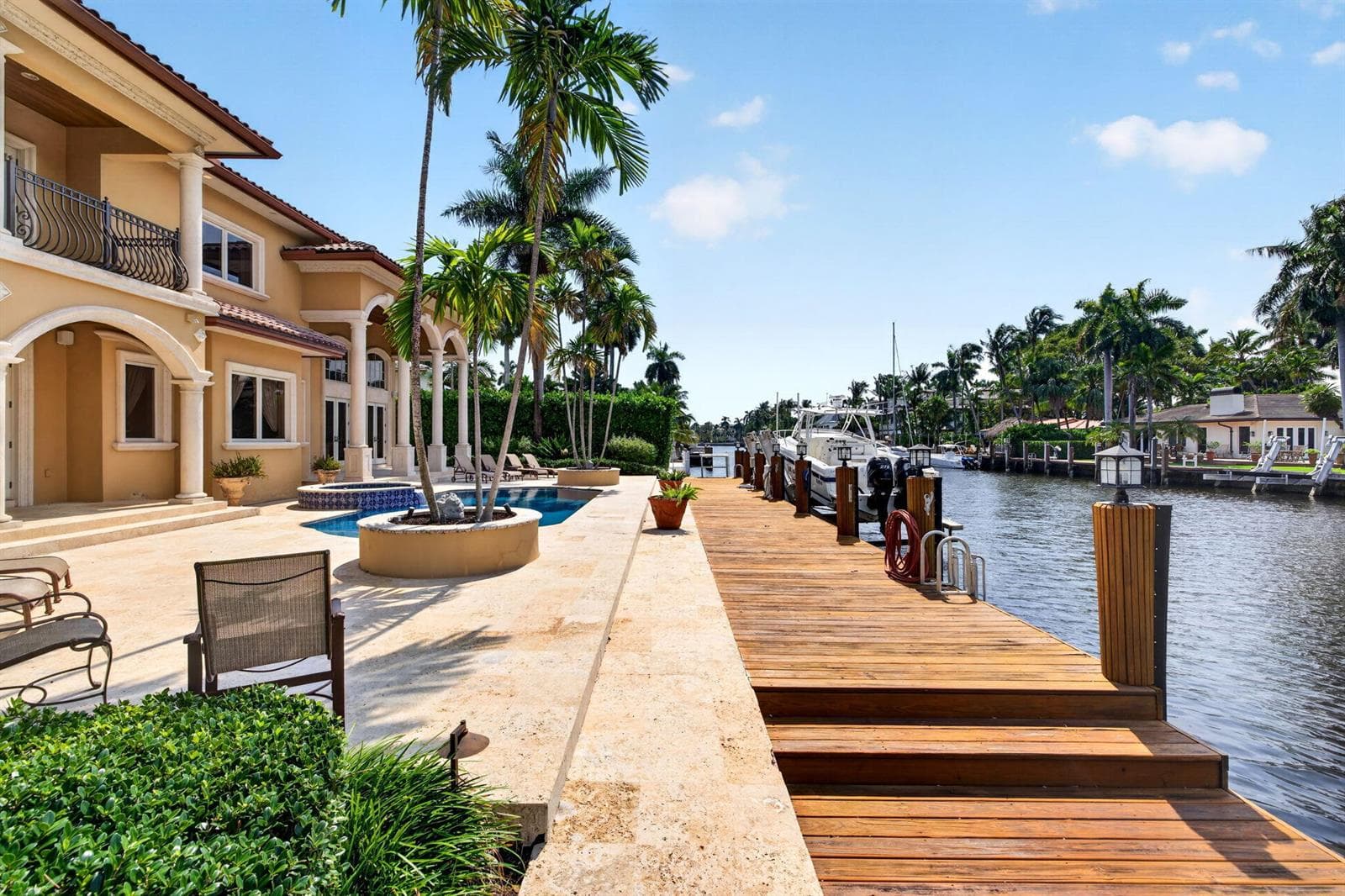 67 Royal Palm Dr