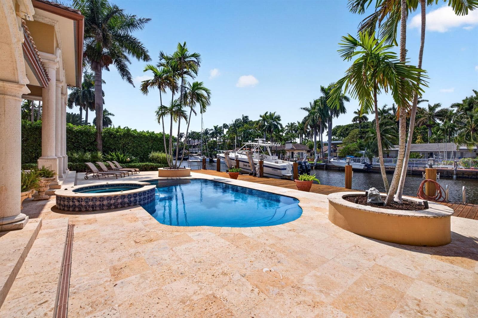 67 Royal Palm Dr