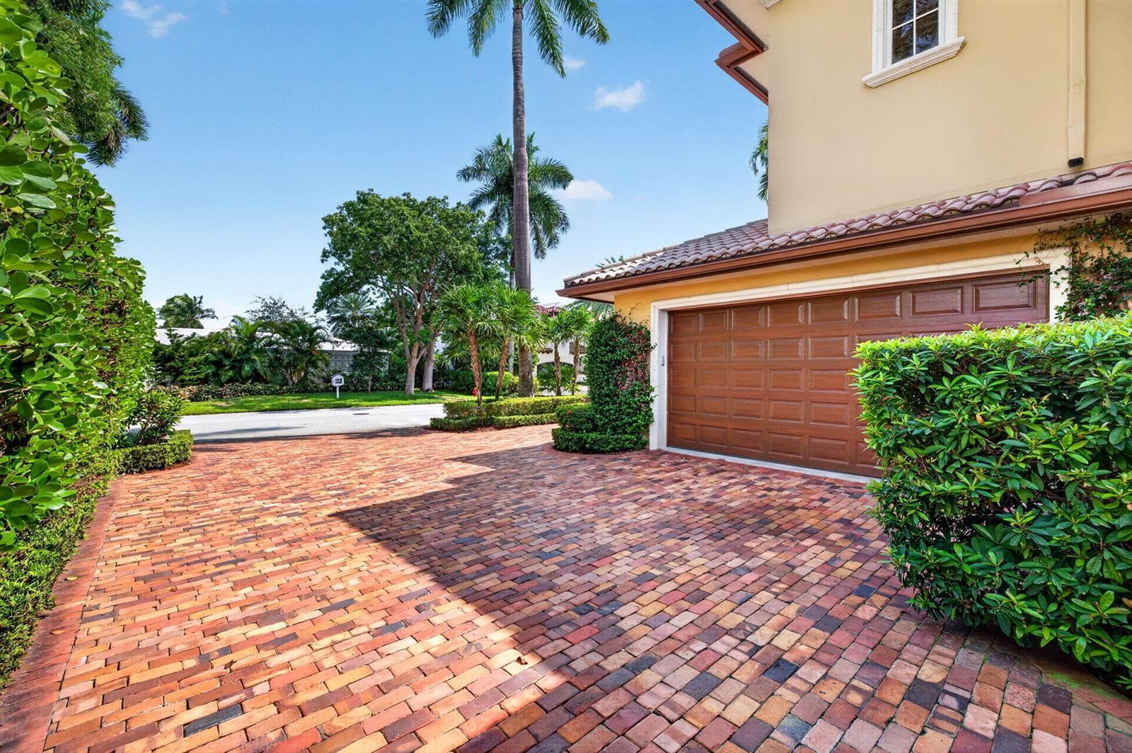 67 Royal Palm Dr