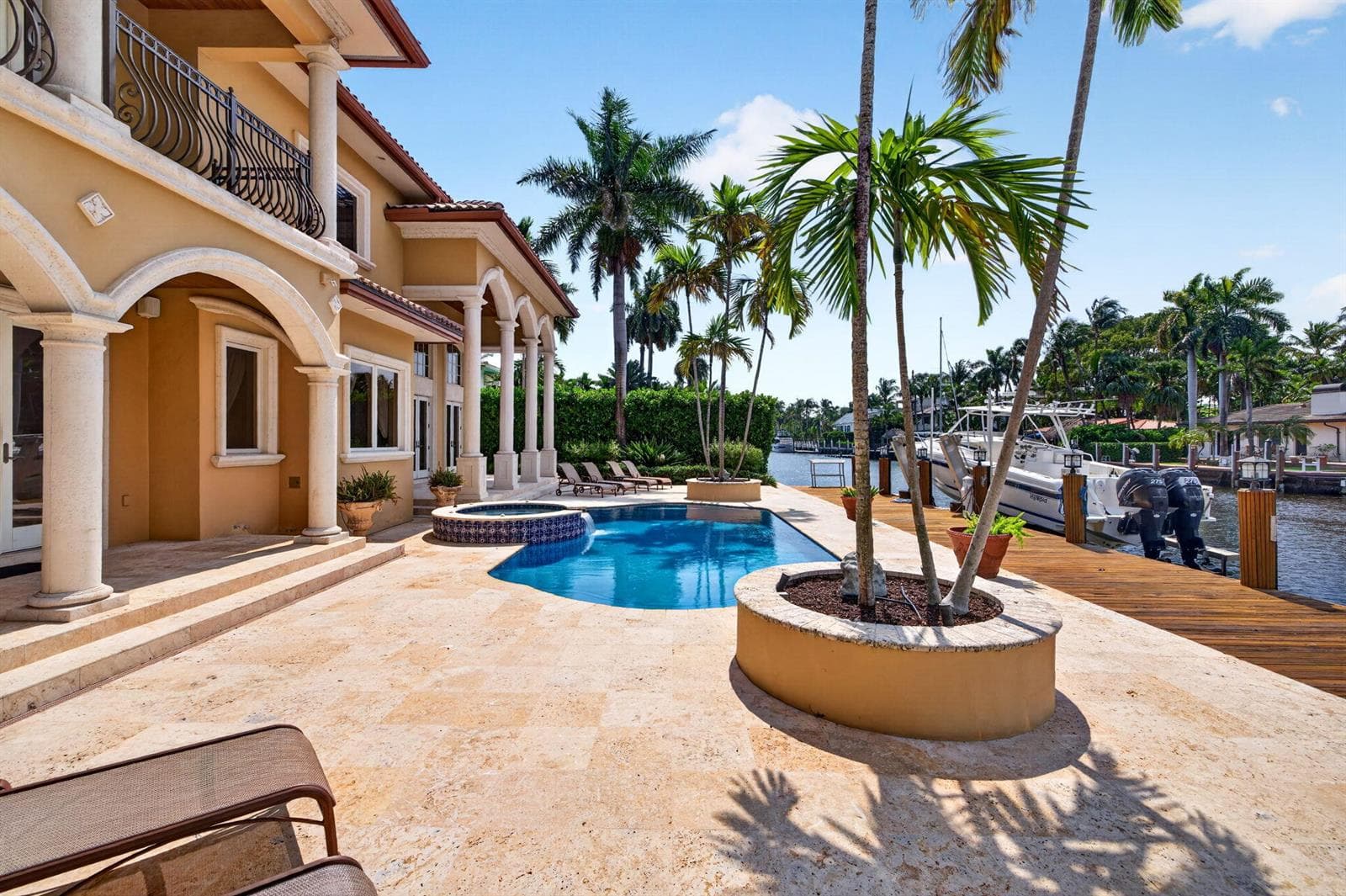 67 Royal Palm Dr