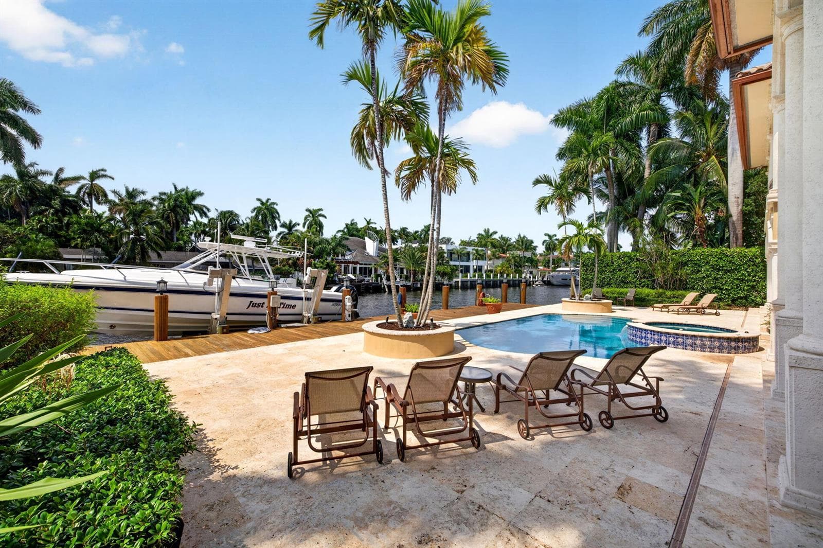 67 Royal Palm Dr