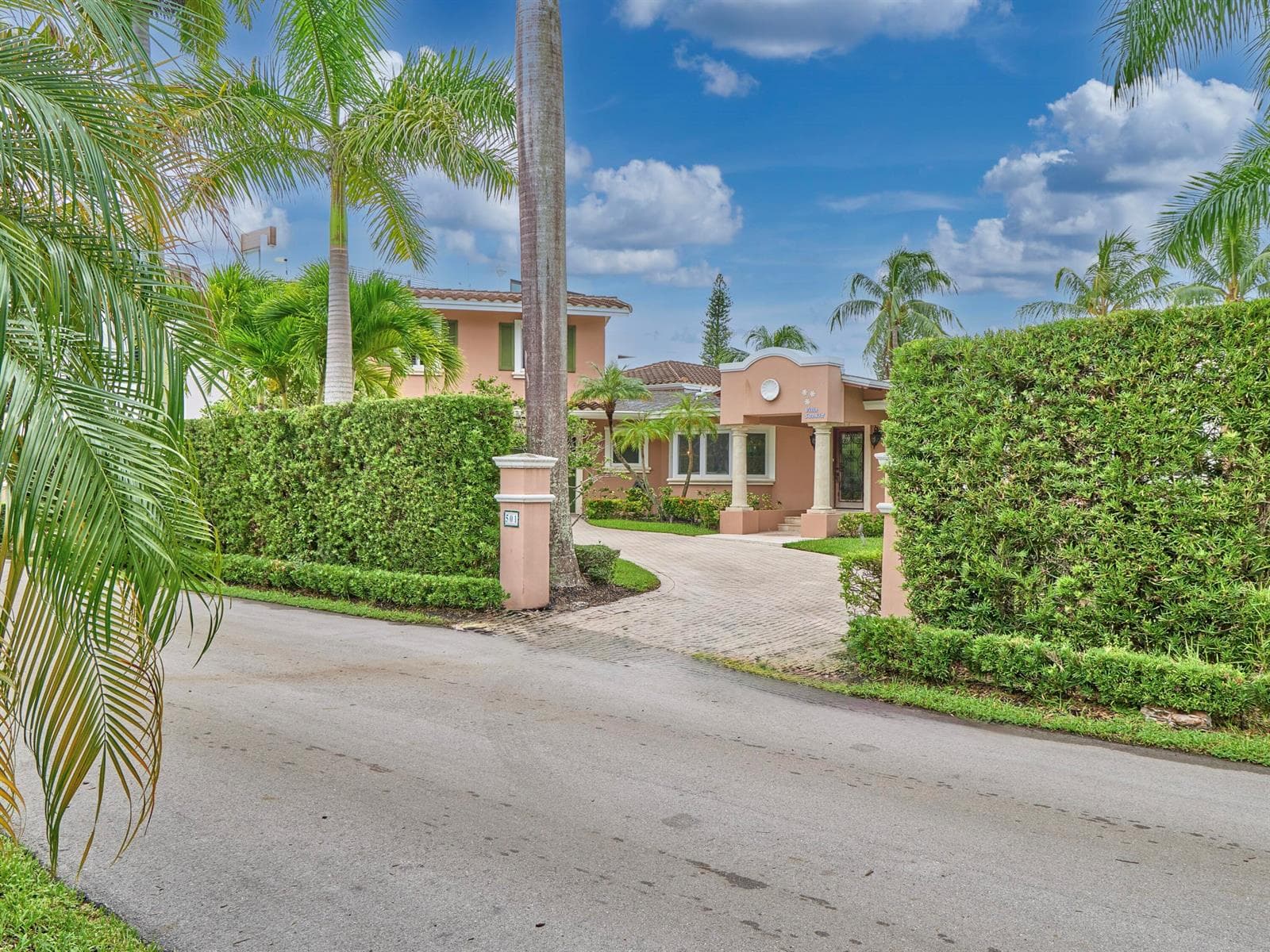 501 Coconut Isle Dr