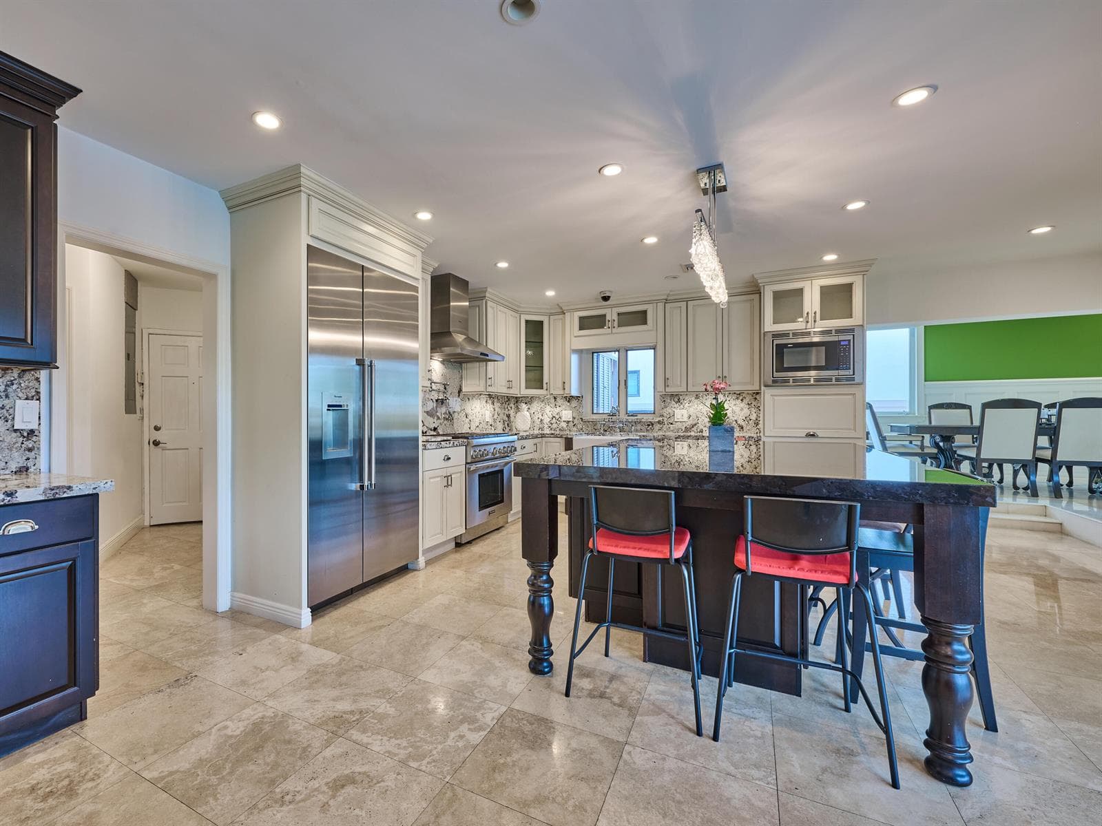 501 Coconut Isle Dr