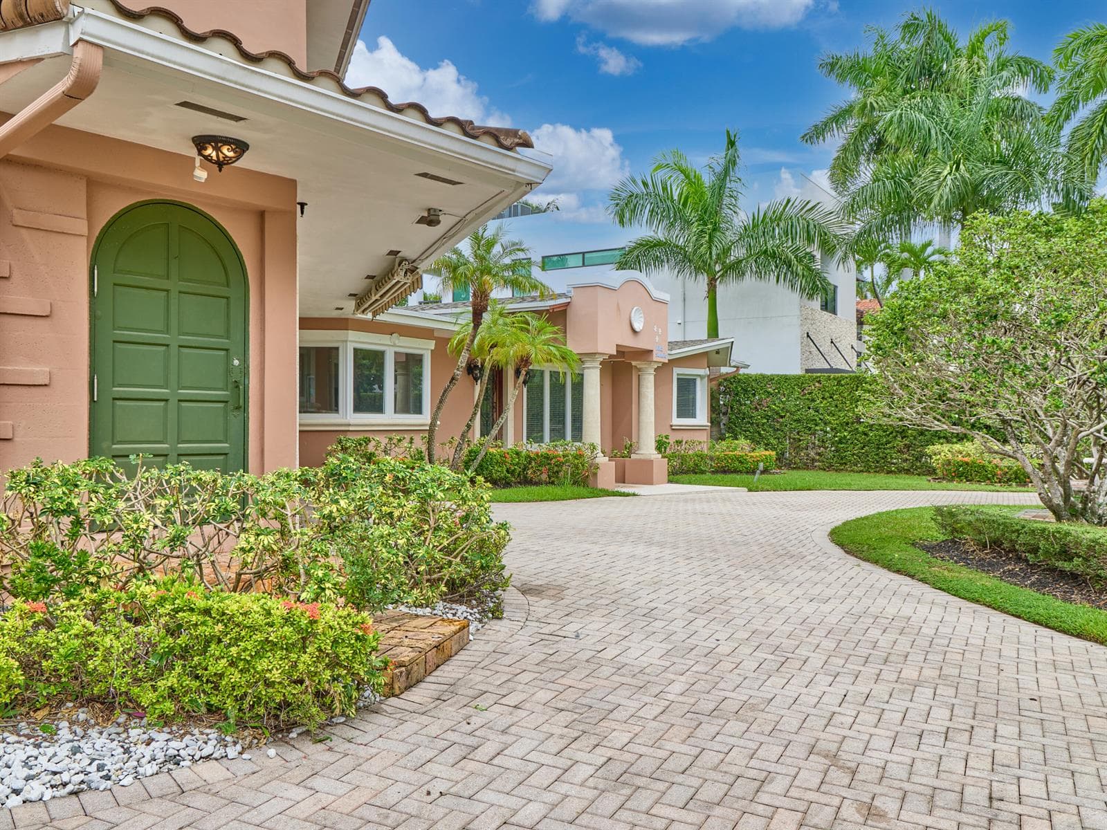 501 Coconut Isle Dr