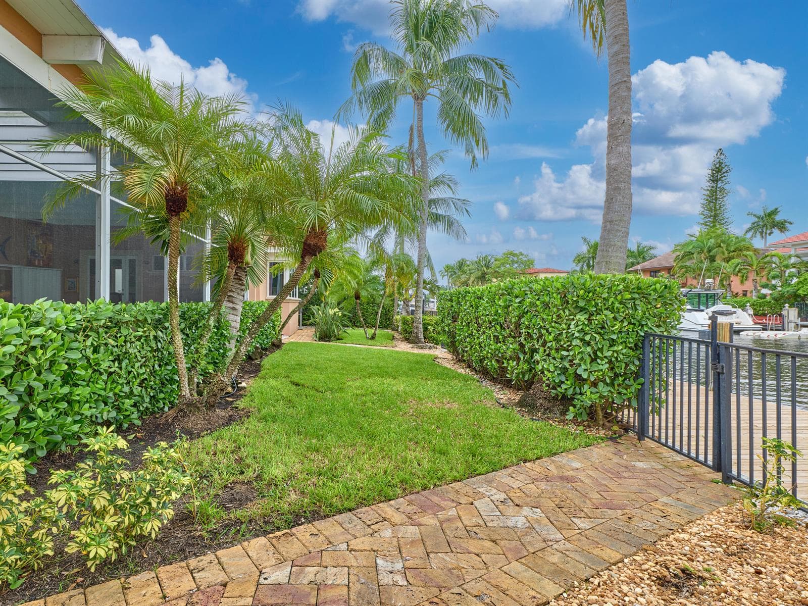 501 Coconut Isle Dr