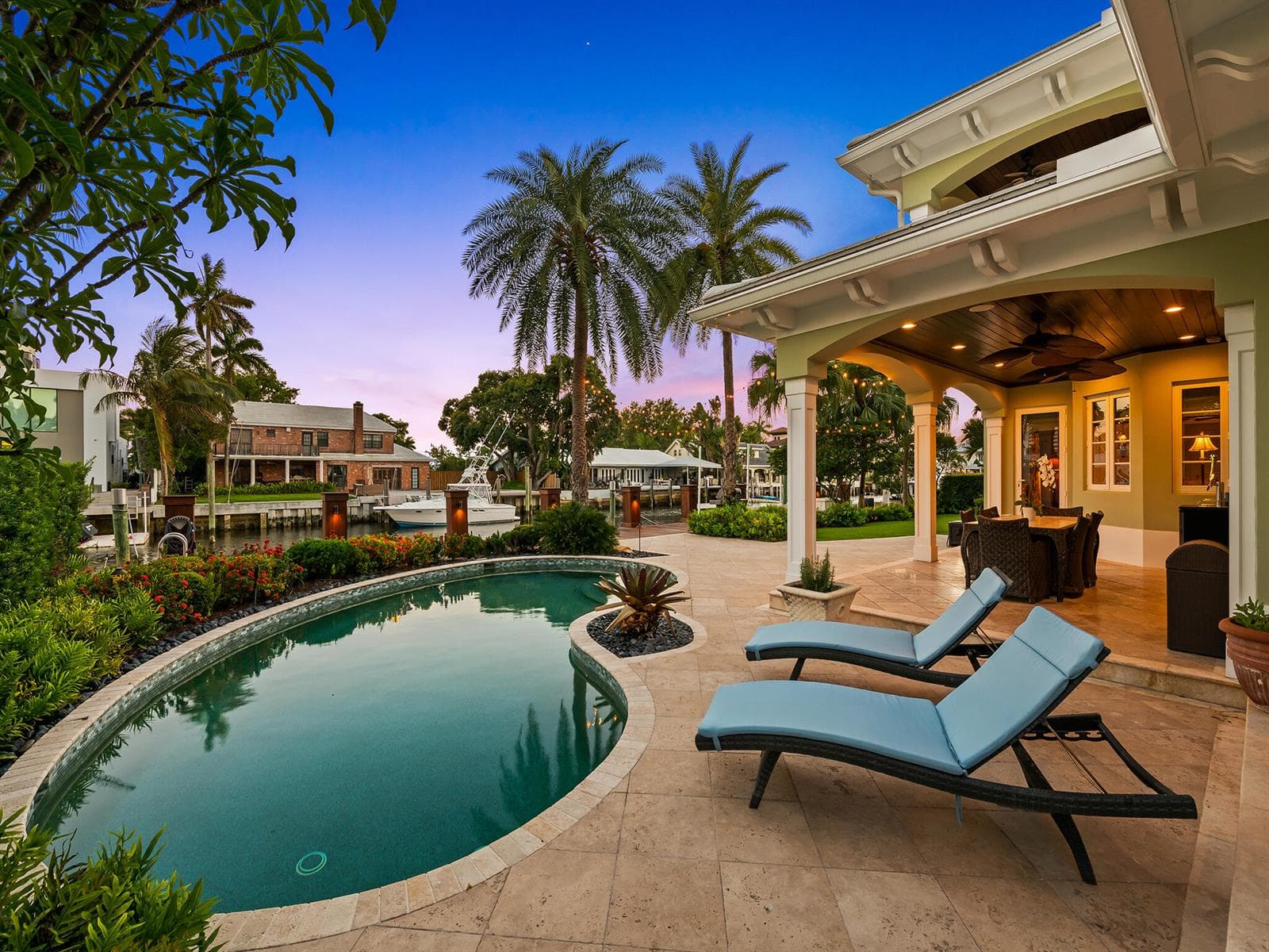 2856 NE 25th St