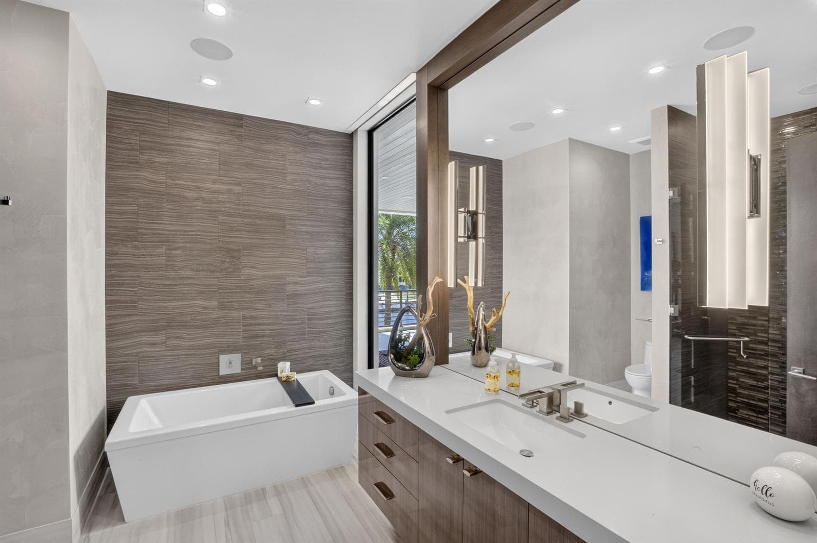 1 Royal Palm Dr